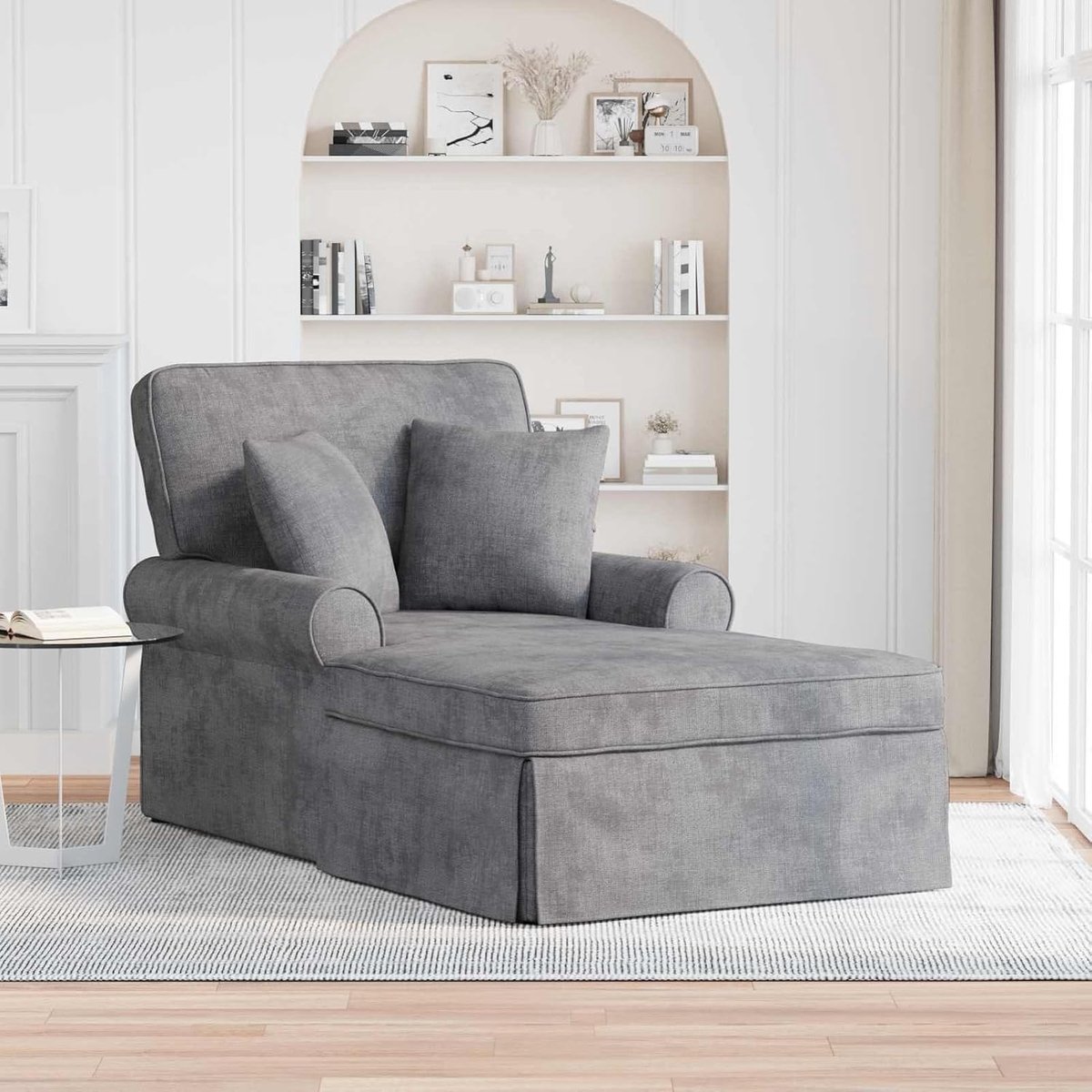 Chaiselongue met rok lichtgrijs 157 x 91 x 91 cm ARES gestoffeerde ligstoel met afneembaar zitkussen voor woonkamer ontspanning lezen en ontspannen