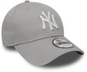 Grijze New Era New York Yankees pet met geborduurd wit NY-logo en 9FORTY-sticker op de klep.