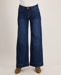 Donkerblauwe wide-leg jeans met een subtiele naad over de broekspijpen.