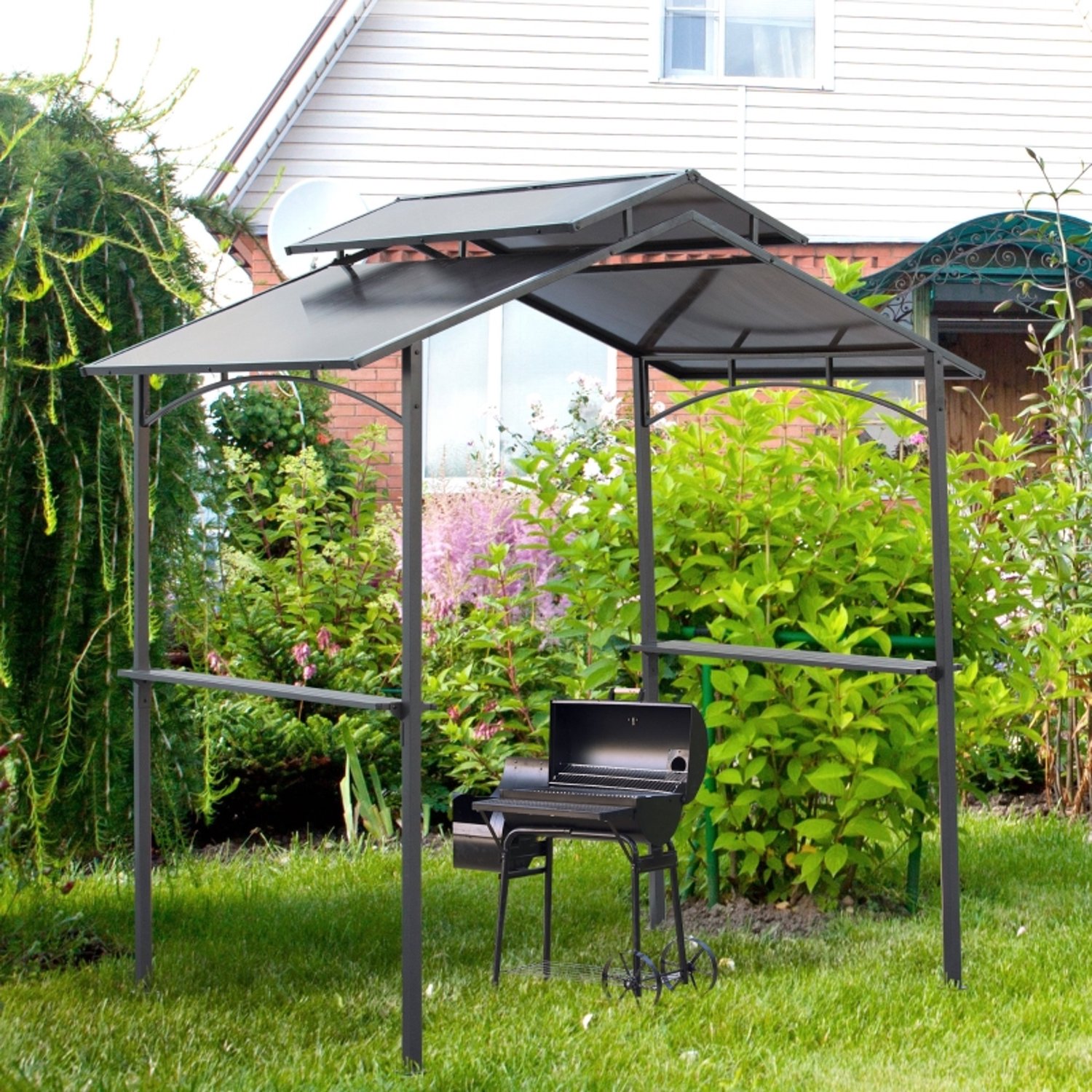 WUVRIE - BBQ-overkapping 240 x 150 x 250 cm - Polycarbonaat dak en 2 zijschappen - Zwart/bruin