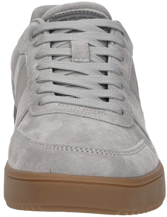 Grijze suède Björn Borg sneakers met bruine zool en veters.