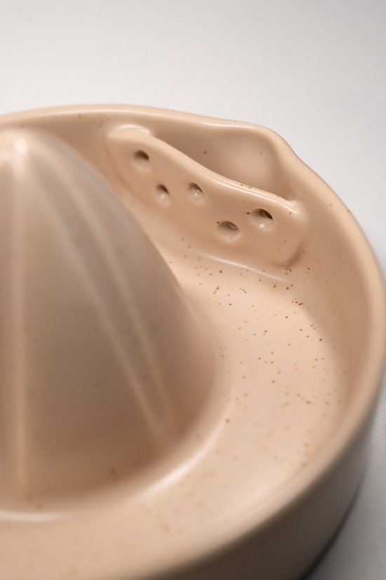 Souwaira Lémoni Squeezer – Citruspers – Citroenpers Handpers – Keramiek – Handgemaakt – Voor Citroen, Limoen & Sinaasappel van Souwaira — afbeelding 4