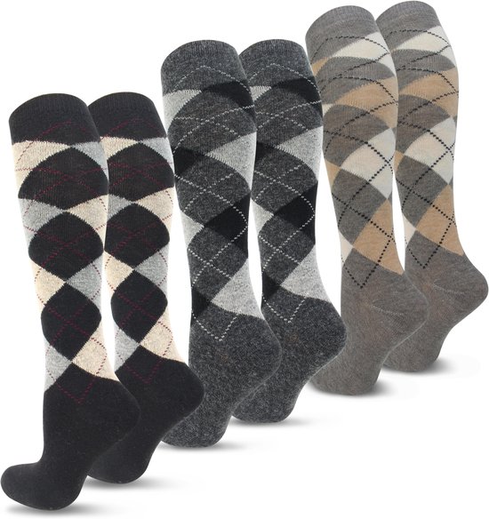 Drie paar kniekousen met ruitjespatroon in zwart/beige, grijs en bruin.