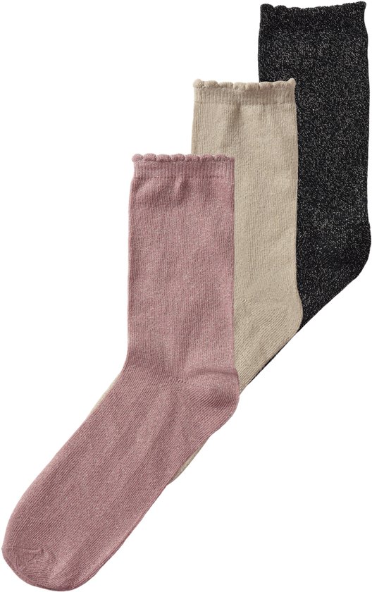 Drie paar glinsterende sokken in roze, beige en zwart met geschulpte randen.
