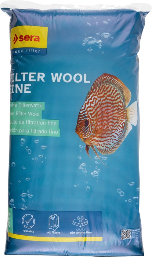 Een zak "sera aqua.filter FILTER WOOL FINE" met een gestreepte oranje vis op de voorkant.