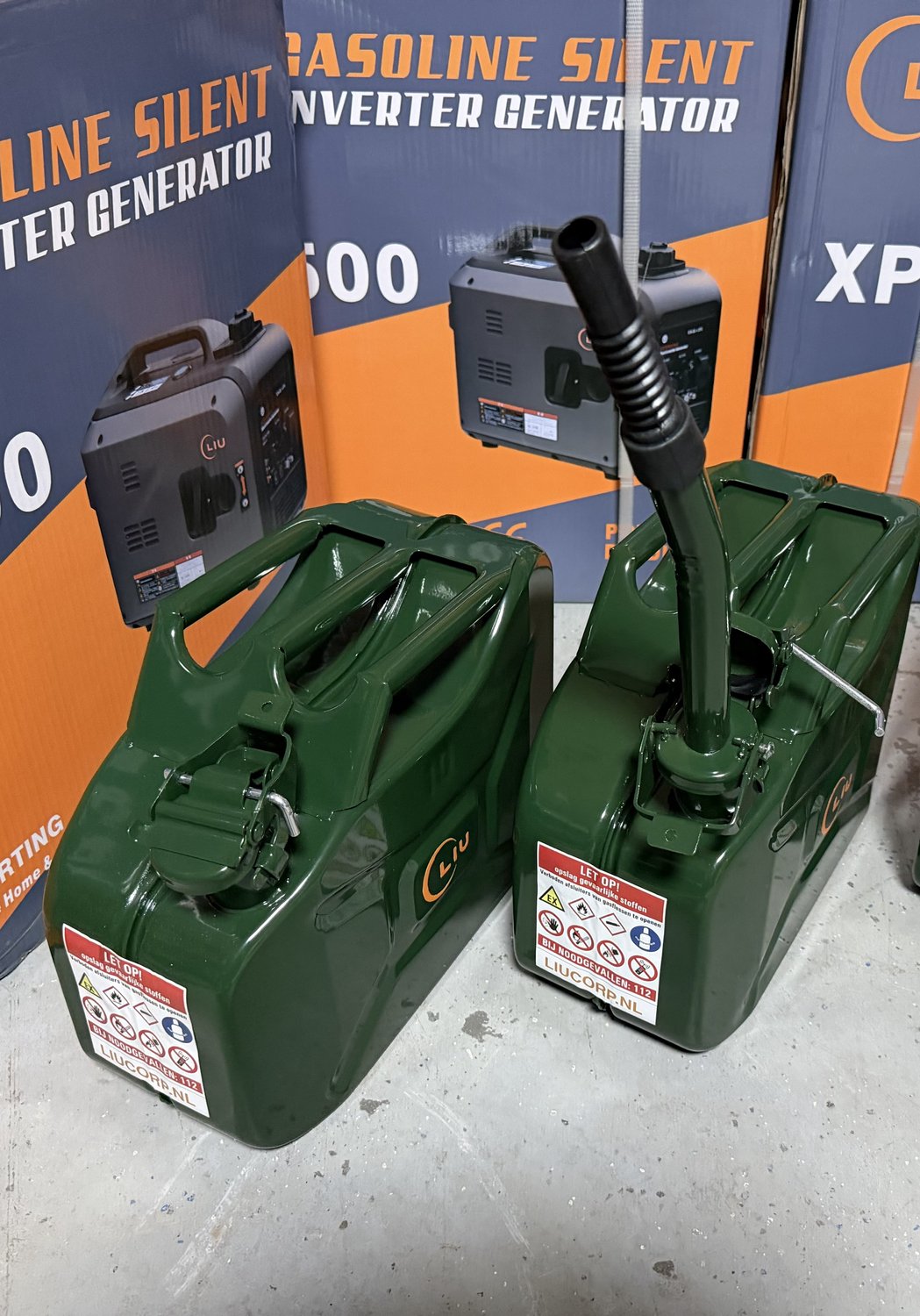 2 X LIU 10L JERRYCANS HORIZONTAAL METAL ARMY-GREEN ROBUUST!! + 2 GRATIS SCHENKTUIT