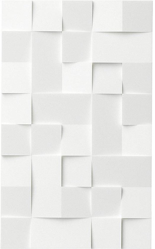 Witte deurbel met een facet-achtig ontwerp, bestaande uit overlappende vierkanten die diepte creëren.