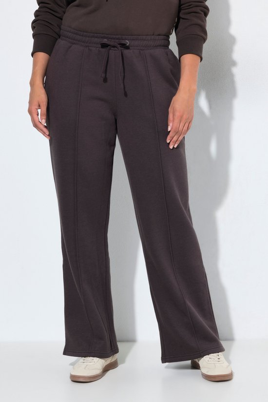 Vooraanzicht van een donkerbruine joggingbroek met elastische tailleband en striksluiting.