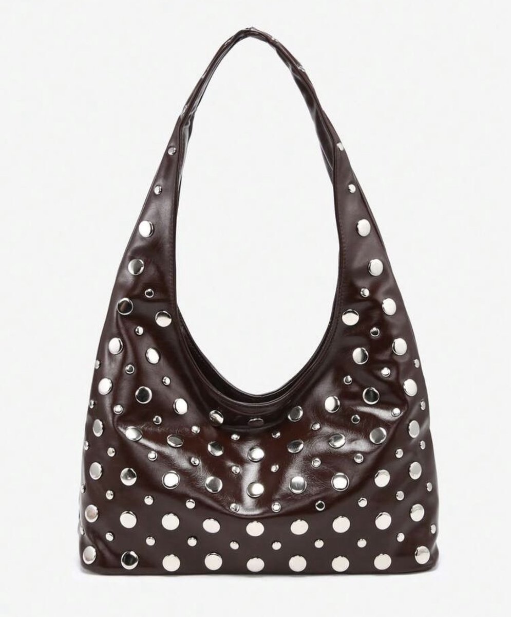 Schoudertas - tas met studs- bruine tas - croissant tas - bruine schoudertas - bowling tas - schoudertas met franjes - bag - sholder bag - handbag - handtas - tas - vanity tas - buideltas - statement tas - shoulderbag - hobo tas - shopper met studs