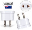 Twee witte reisadapters met Australische stekkers. Links de adapter van voren, rechts de adapter schuin van voren. "4 STUKS" en Australische vlag.