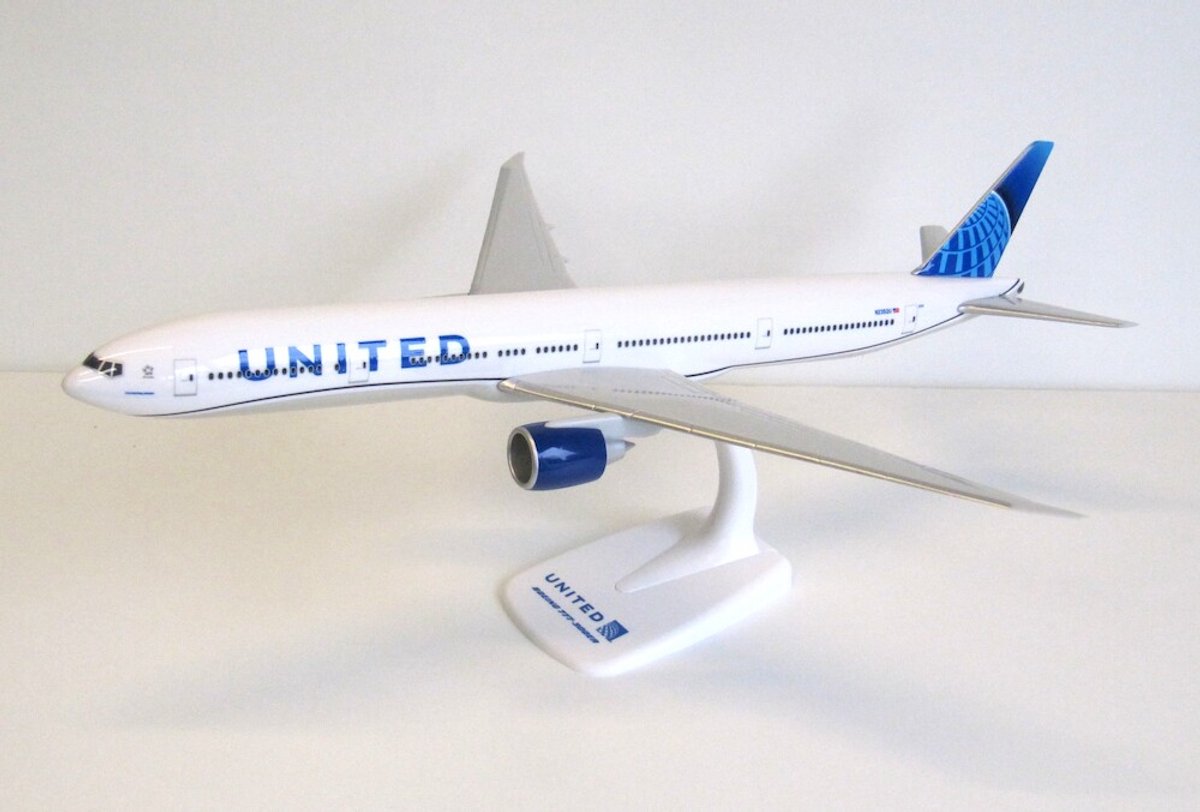 schaalmodel vliegtuig United Airlines Boeing 777-300ER schaal 1:200 lengte 36,95cm