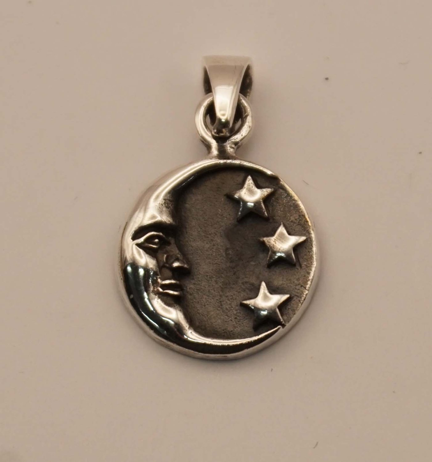 Zilveren hanger maan met sterren - sterling zilveren hanger mooie maan - kleine hanger maan met sterren voor aan ketting - silver pendant moon with stars collier