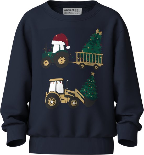 Donkerblauwe Name It sweater met print van een tractor met kerstmuts en een graafmachine met kerstbomen.