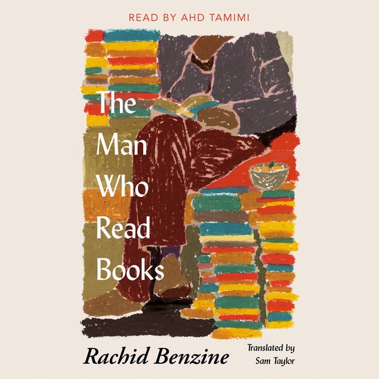 Boekomslag van 'The Man Who Read Books' met een kleurrijke, geschilderde illustratie van een lezende man tussen boeken.