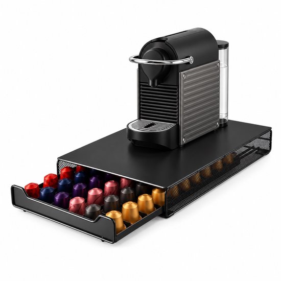 Zwarte capsulehouder voor Nespresso cups met een lade die plaats biedt aan 60 cups. De cups zijn in rijen geordend in de uittrekbare lade.