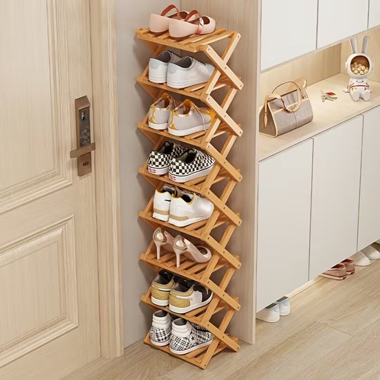 Étagère à chaussures en bois à 8 niveaux, remplie de diverses chaussures, y compris des baskets, des talons et des mocassins.