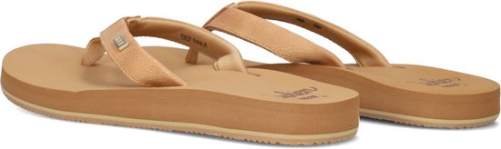 Paar bruine Reef teenslippers met suède bandjes en een beige zool.