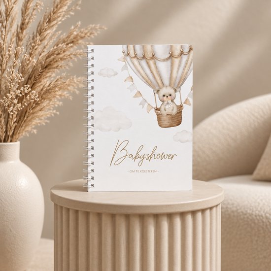 Spiraalgebonden babyshower gastenboek met aquareltekening van een beertje in een luchtballon en tekst "Babyshower - om te koesteren".