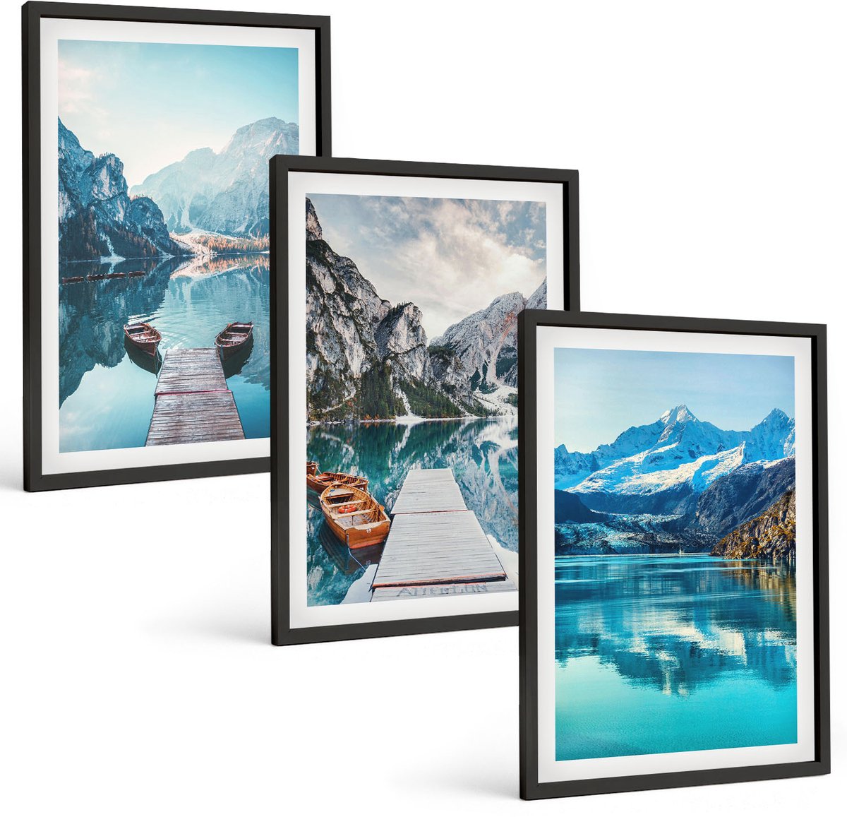 Coloray 3-Delige Schilderij Set - Bergmeren Met Boten En Weerspiegelingen In Het Water. - 40 x 60 cm - Stijlvolle Muurdecoratie - Kantoor - Decoratieve Schilderijen