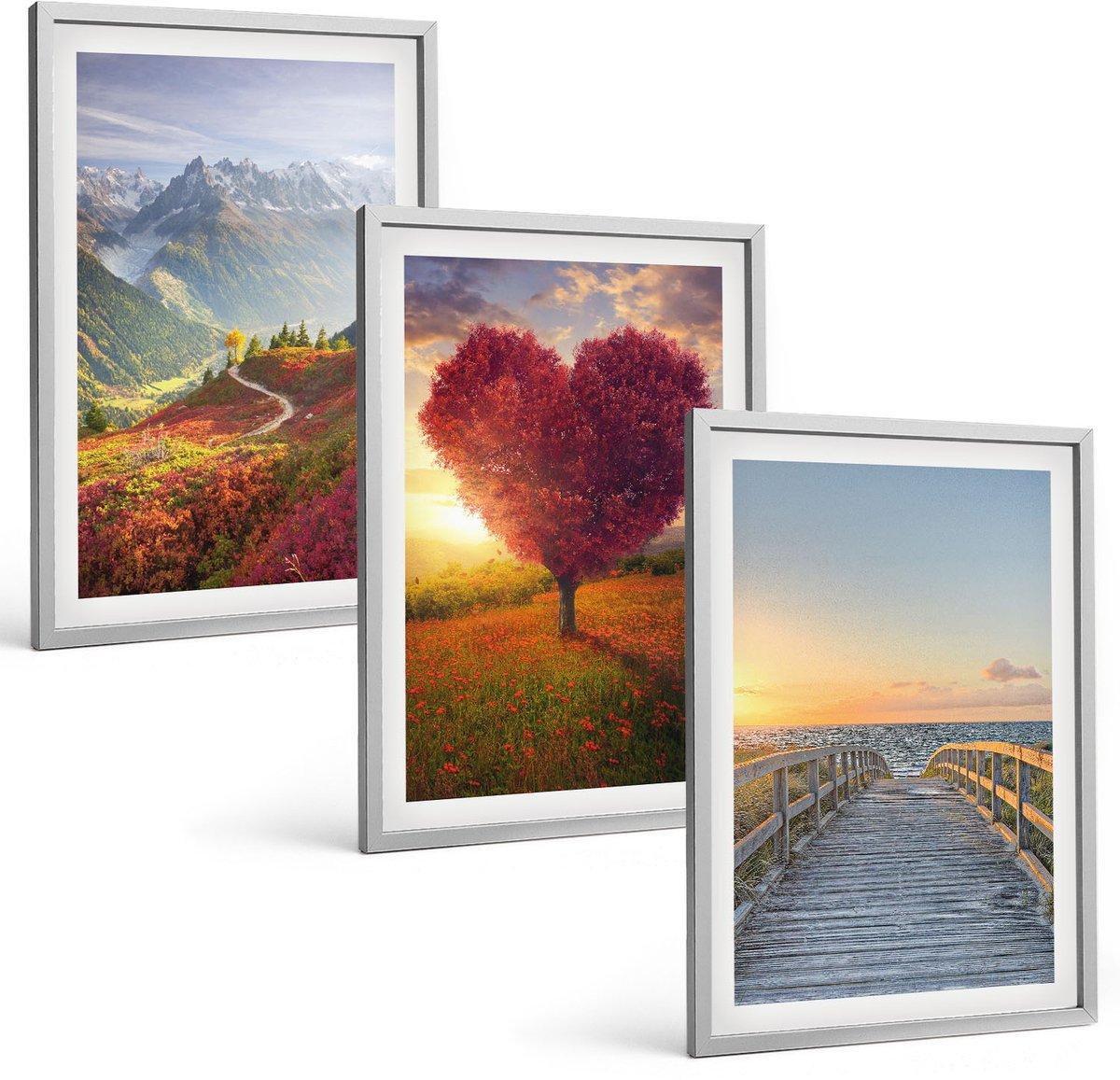 Coloray 3-Delige Schilderij Set - Berglandschappen Hartvormige Boompier - 40 x 60 cm - Moderne Wanddecoratie - Woonkamer - Stijlvolle Muurdecoratie Zilveren lijst
