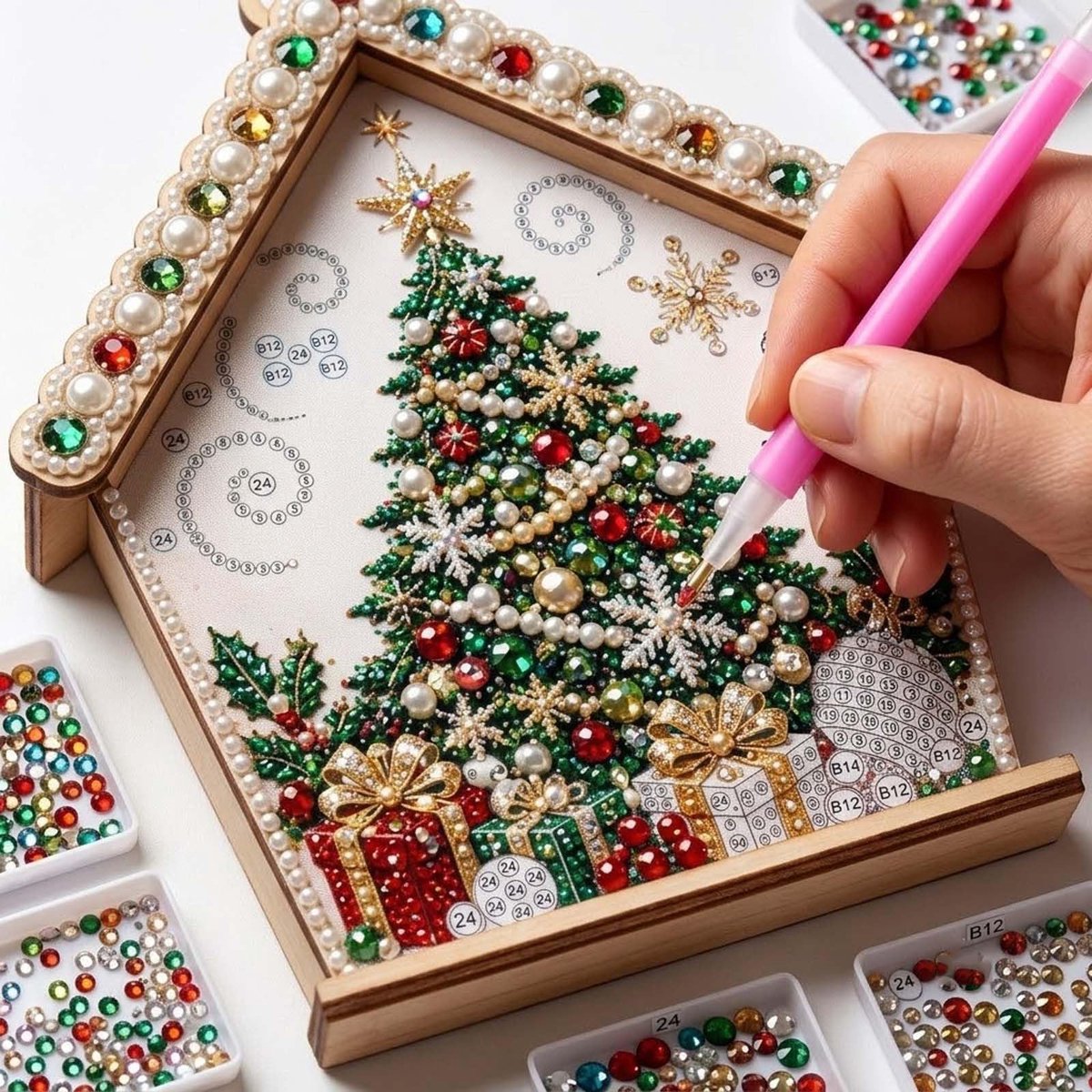 Namajunas - 3D Houten Huis Diamond Painting set - Parels - Diamond Painting Volwassenen & Kinderen - Met Diamond Painting Accesoires - Creatief Knutselen - Knutselpakket - Kerstboomversiering - Kerstversiering Decoratie Binnen - Cadeau - Sneeuwpop – foto 6