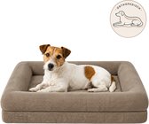 Jack Russell op een taupe orthopedische hondenmand met corduroy stof.