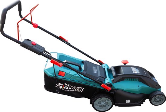 Zijaanzicht van een teal-kleurige grasmaaier met zwarte grasopvangzak en merklogo. Rode accenten.