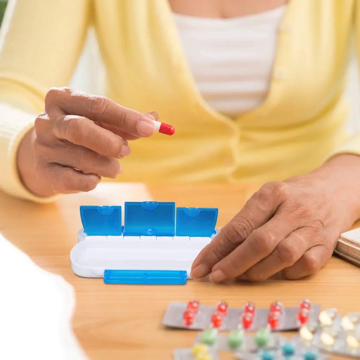 Pillendoosje, Geschikt voor vakjes, elk Geschikt voor een extra deksel, waterdicht, BPA-vrij plastic, ideaal Geschikt voor op reis.