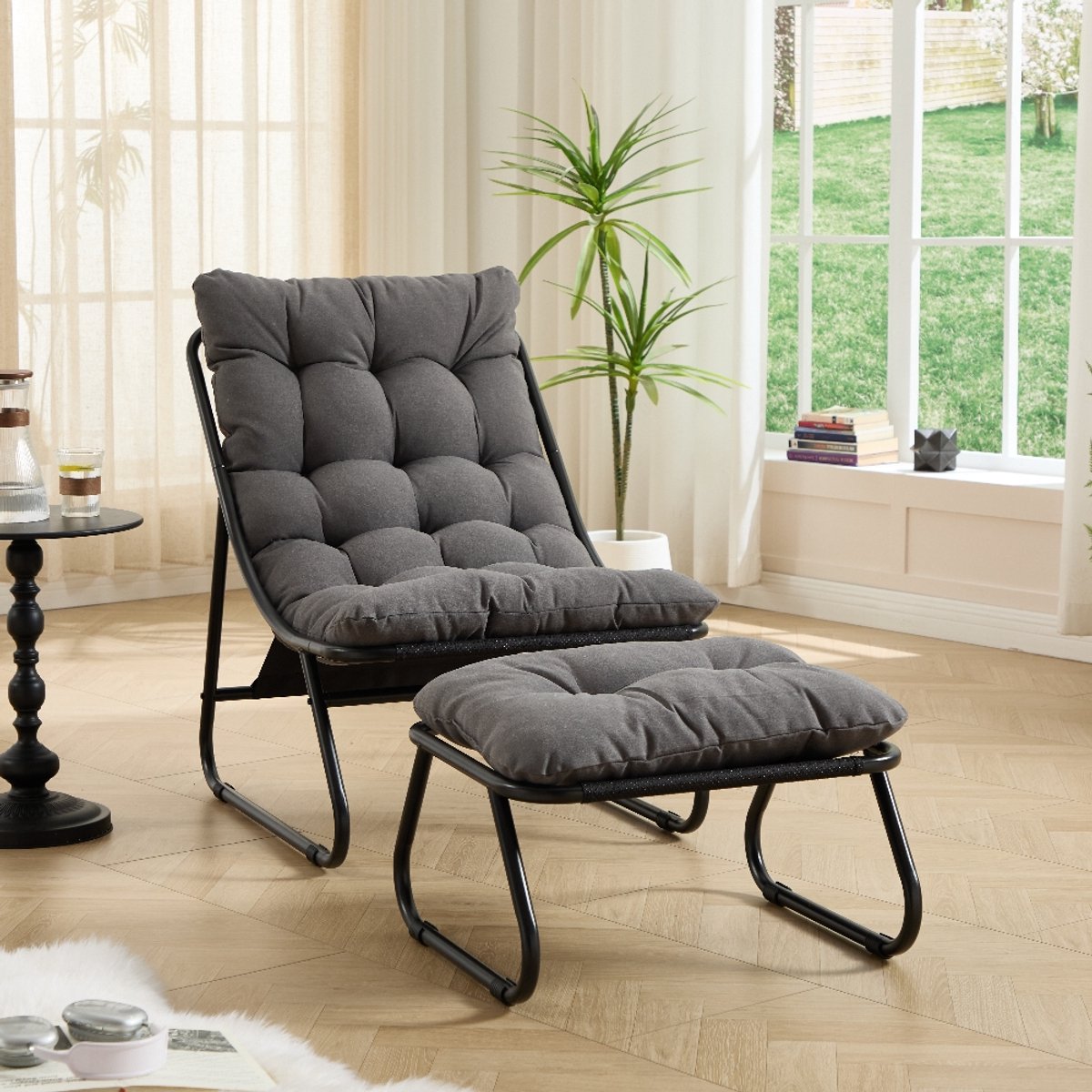 Ropilly Outdoor loungestoel met voetenbank - Comfortabele relaxstoel met grijs kussen - Ademend - 130kg draagvermogen - Binnen en buiten - 65x78x86cm - Grijs