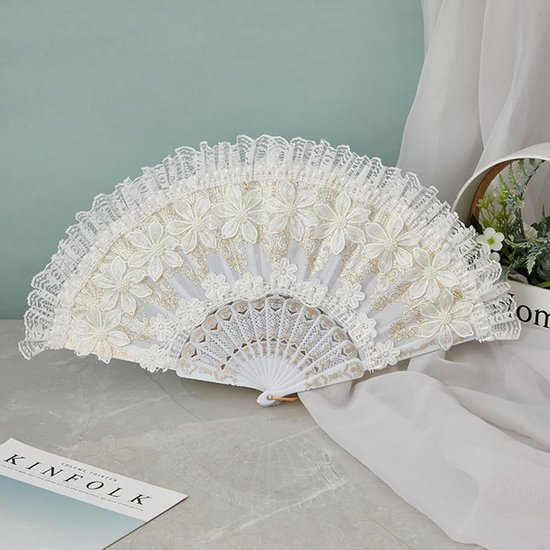 Vintage kanten waaier, elegante opvouwbare handwaaier voor dames, kanten waaier met bloemen, vlinders, parels, retro bruiloftswaaiers, bruiloftskostuum, theeparty, eindejaarsbal, feest — afbeelding 3
