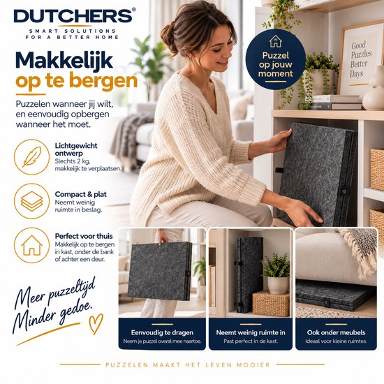 Vrouw die een donkergrijs, lichtgewicht vilt puzzelbord in een kast plaatst. Compact ontwerp voor eenvoudige opslag.