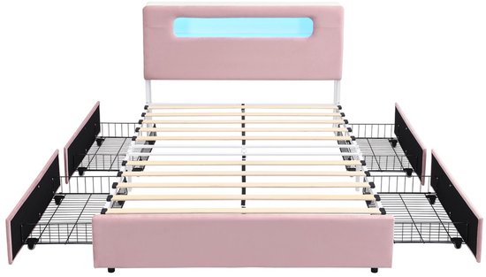 Roze gestoffeerd bed met uitgeschoven opbergladen aan beide kanten, verlicht hoofdeinde.
