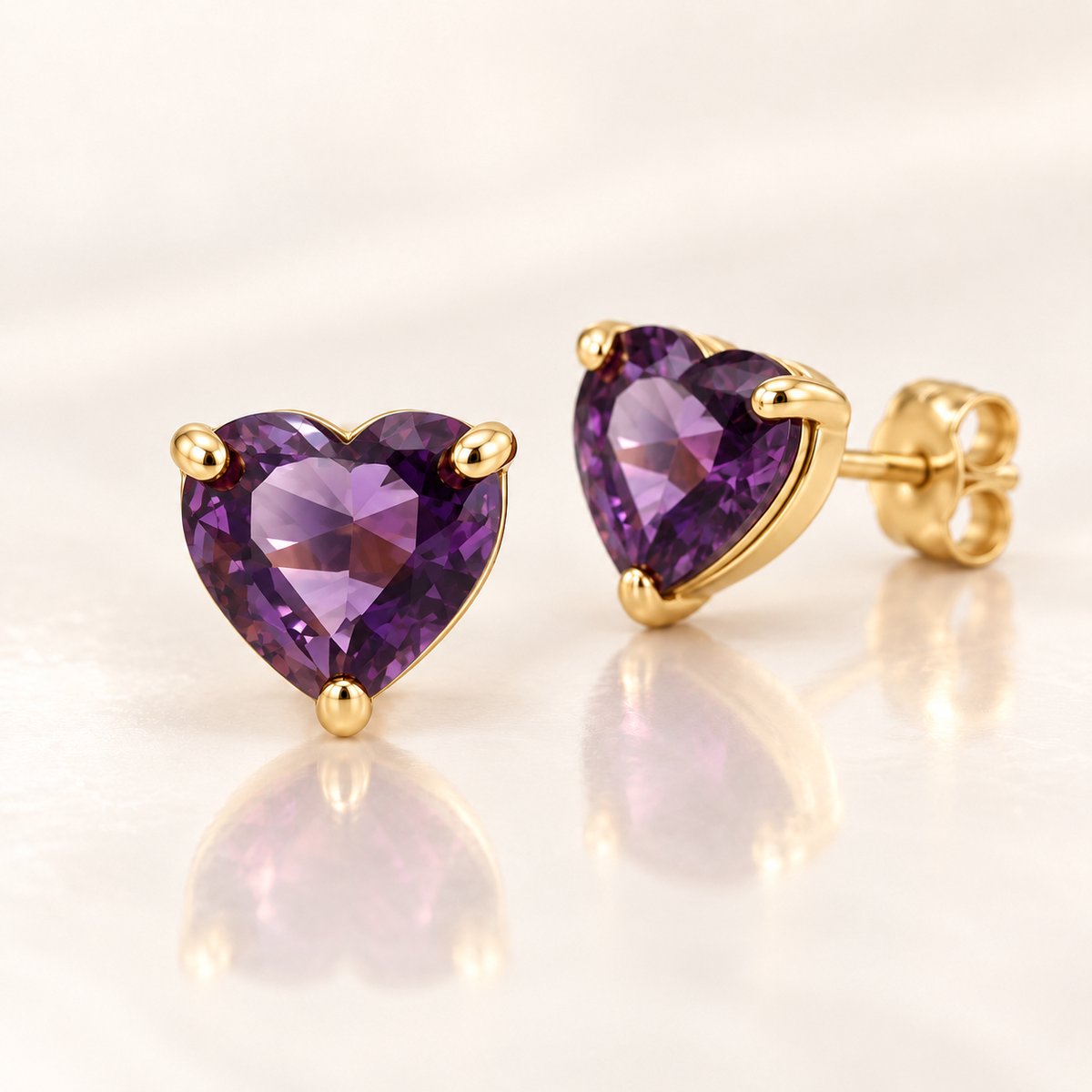 Maevi® Geboortesteen Oorbellen - Hartje / Heart - Maand: Februari - Kleur: Goud - Formaat: 9mm - RVS / Stainless Steel / Roestvrijstaal - Geboorte Sieraden / Kraamcadeau / Verjaardag - Oorbellen / Oorknopjes - Hoge Kwaliteit - Incl. Luxe Verpakking