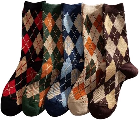 Vijf paar sokken met argyle-ruitpatroon in rood, groen, blauw, beige en bruin.