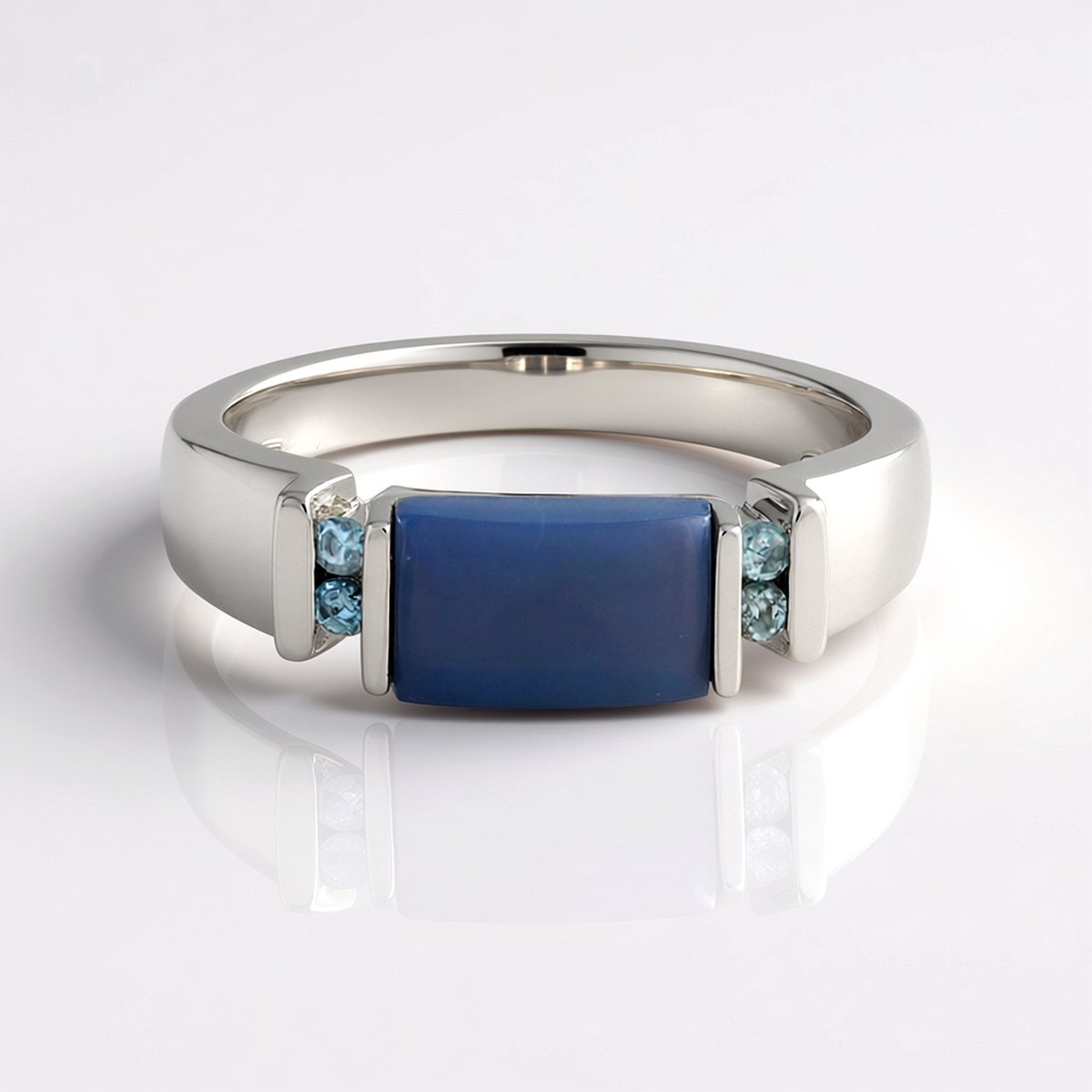 Cavill - Zilveren Ring met Blauwe Opaal 1,35 ct in Baguette Cabochon - 925 Sterling Zilver Gerhodineerd - Luxe Elegante Damesring met Ronde Zirkonen