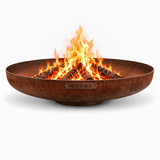 Ronde Moodz vuurschaal van roestkleurig cortenstaal met brandend hout.