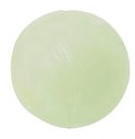 Ronde, lichtgevende hondenbal van Chuckit! in zacht groen.