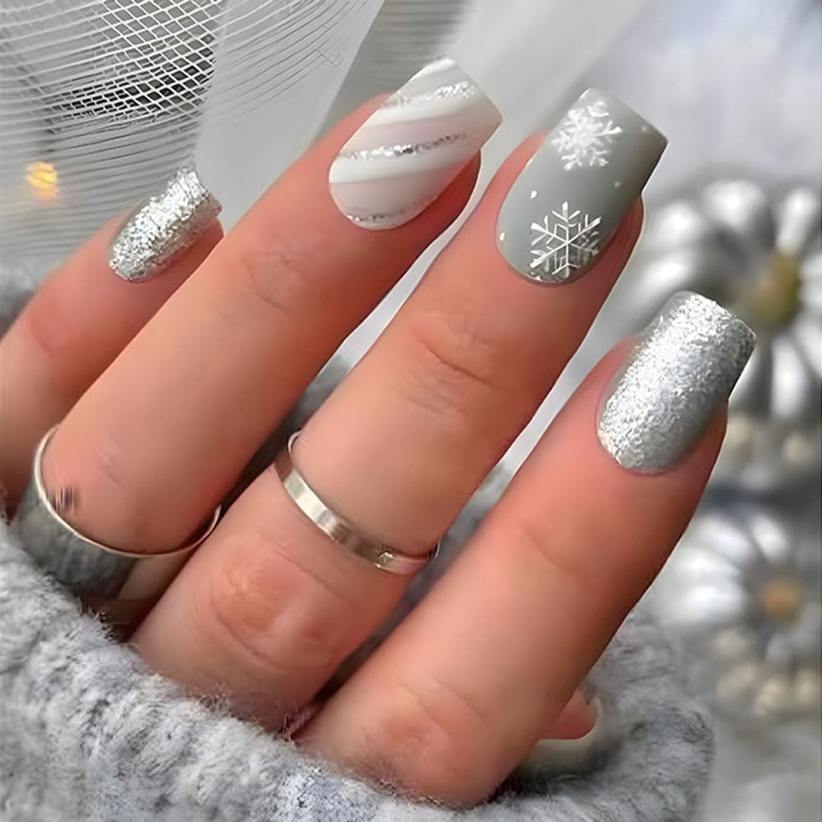 24 stuks Press-on-nagels voor Kerstmis, korte rode en witte strepen, acrylnagels, schattige elanden, sneeuwvlok, volledige dekking, kunstnagels, kerstnagels (D)