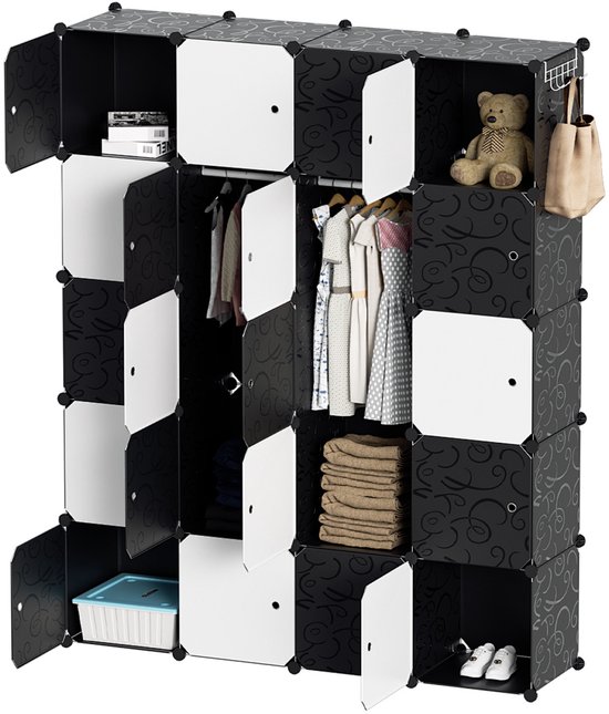 Modulaire kledingkast met 20 vakken in zwart en wit, met 2 hangroedes en een teddybeer.
