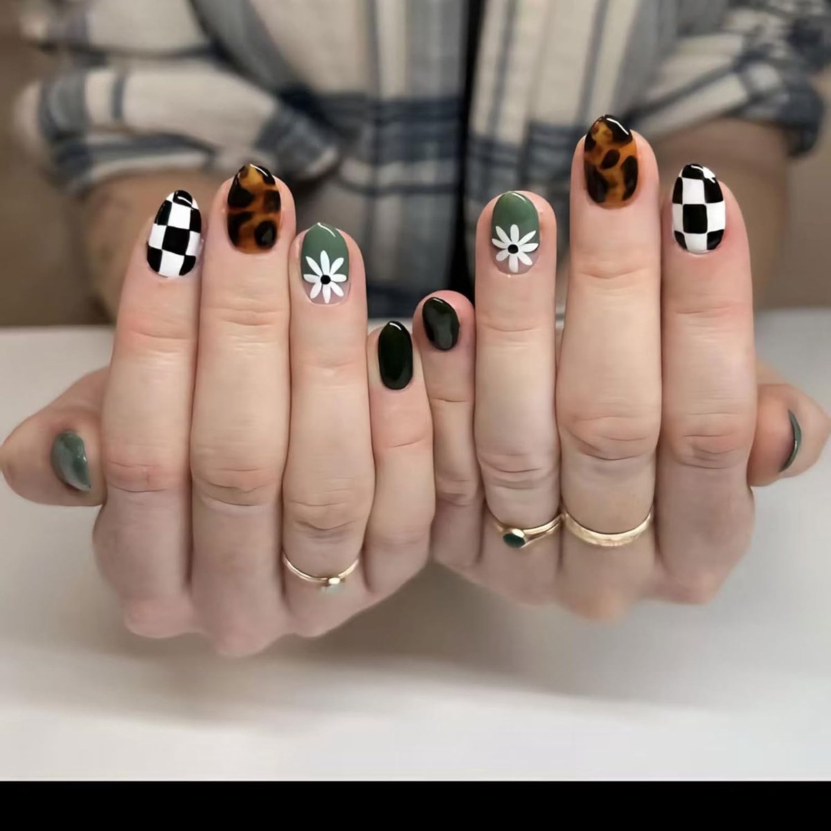 Plaknagels kort 24 stuks - verschillende designs - met jelly gel en vijlblok - voor snelle kleurwisselingen - ShopVlot