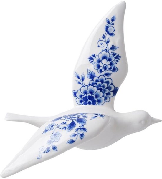 Witte porseleinen vogel met Delftsblauwe bloemendecoratie op de vleugels en staart.