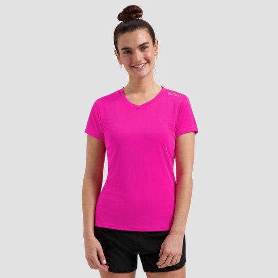 Vrouwen in een roze sportshirt met korte mouwen en v-hals, met het Rogelli-logo op de schouder.