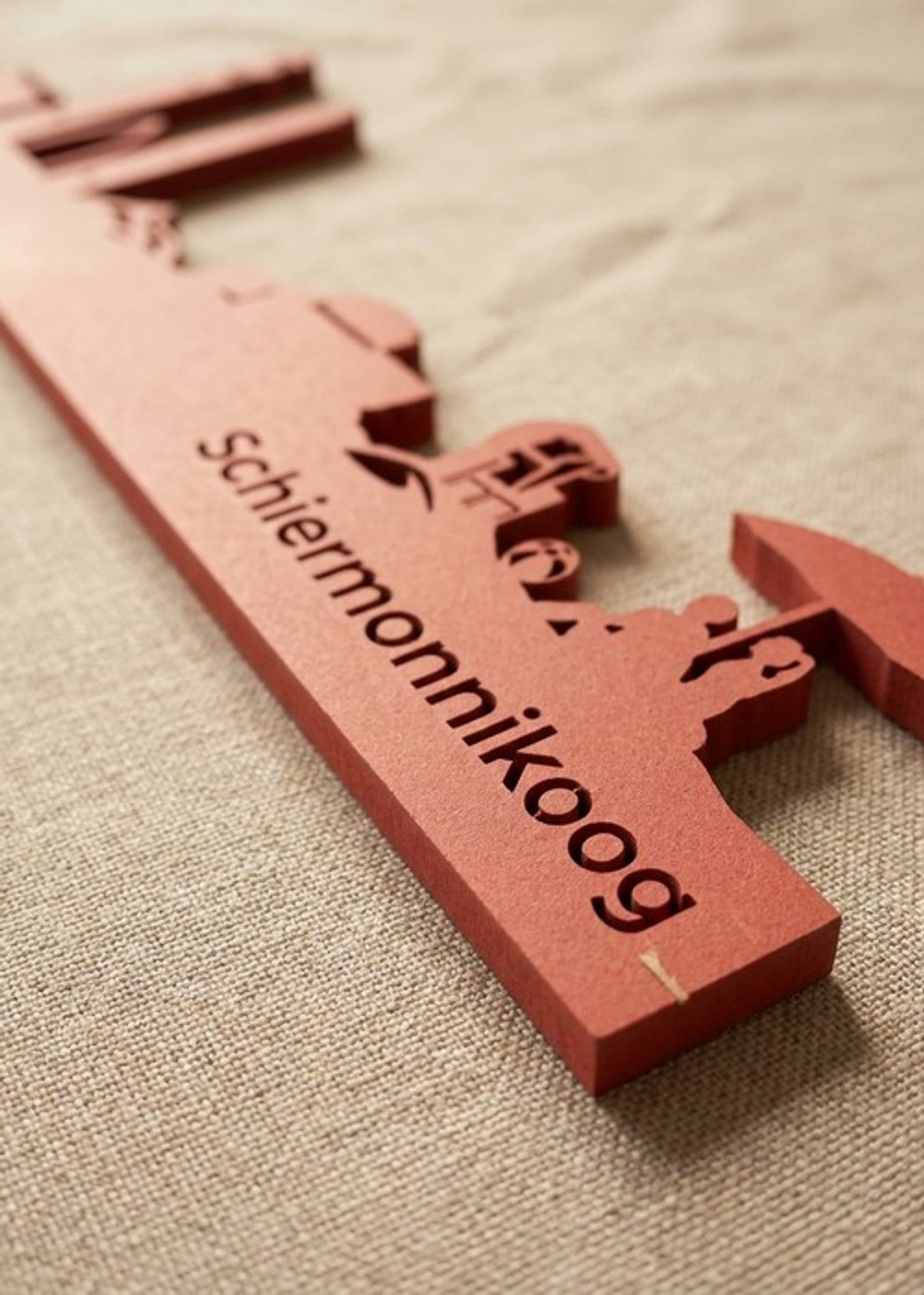 Houten Skyline Schiermonnikoog | Wanddecoratie voor aan de muur | Rood MDF | 100 x 20 cm