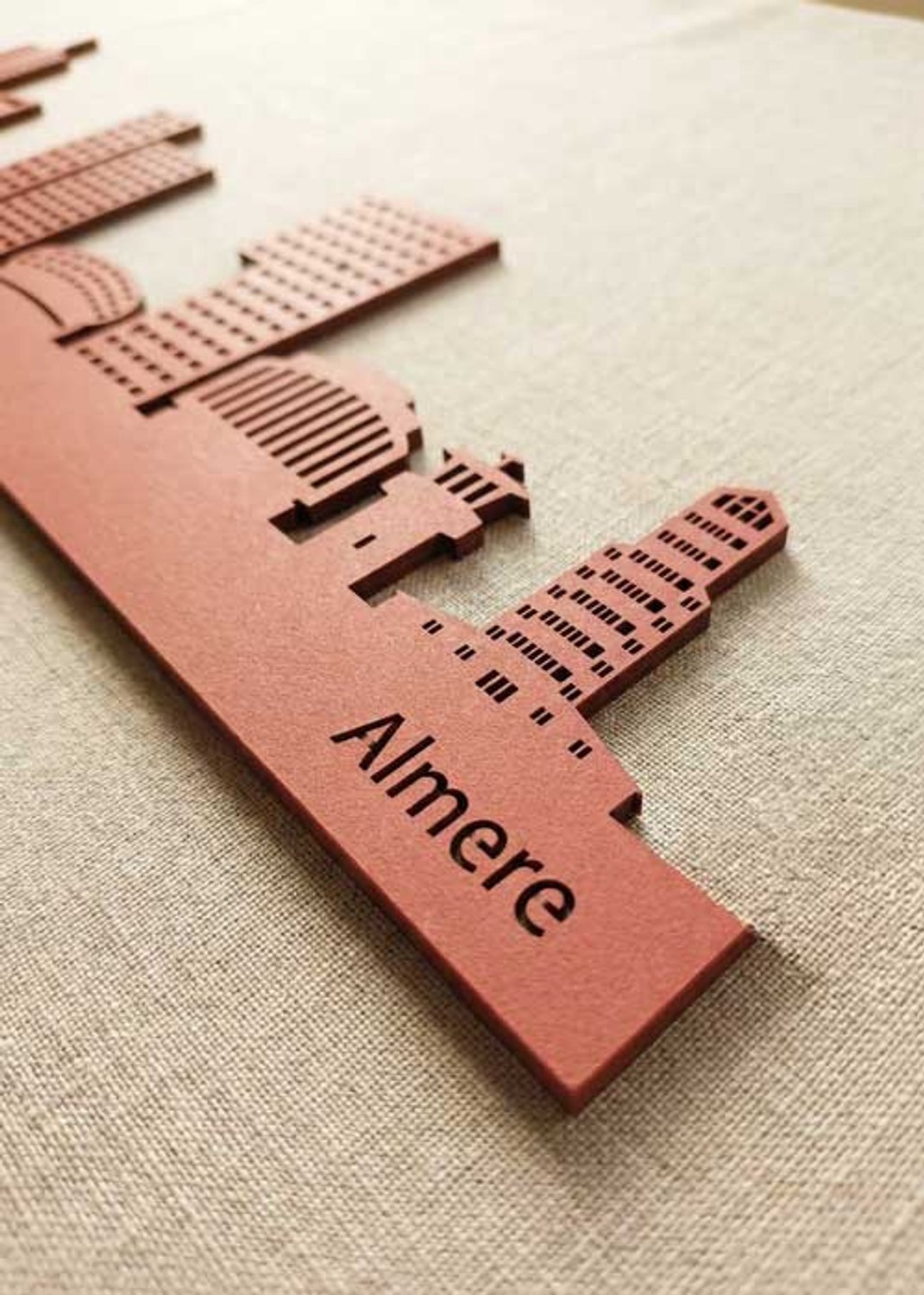 Houten Skyline Almere | Wanddecoratie voor aan de muur | Rood MDF | 100 x 21 cm