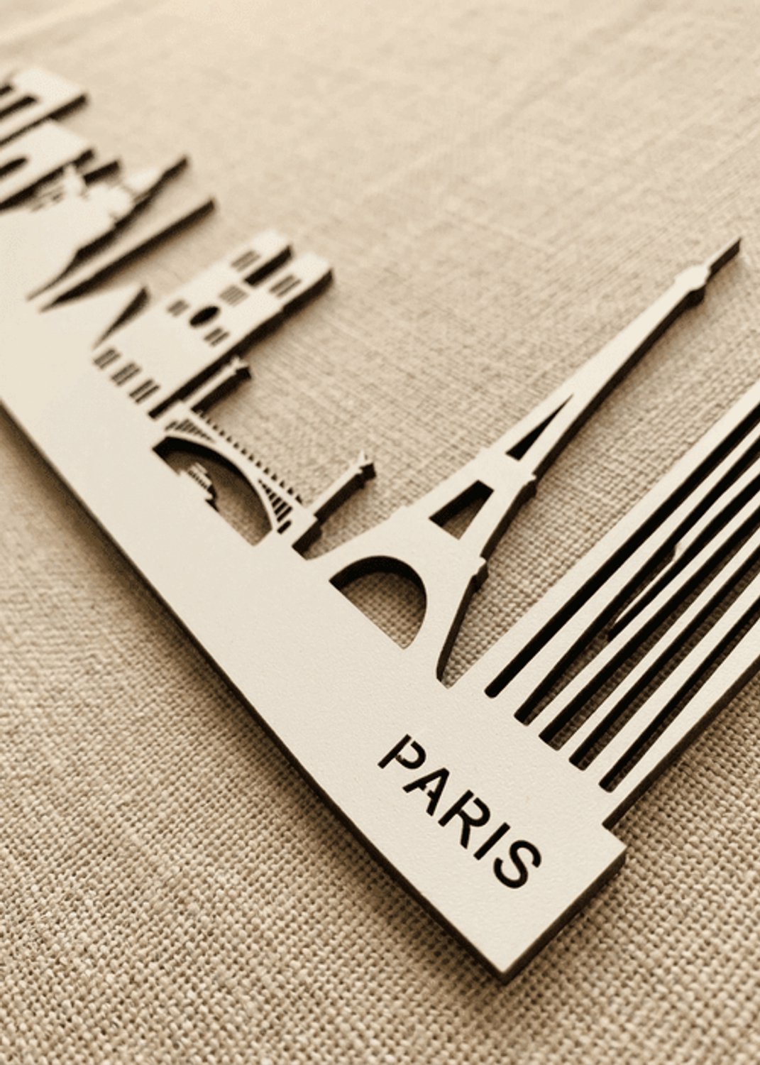 Houten Skyline Parijs | Wanddecoratie voor aan de muur | Wit MDF | 70 x 14 cm
