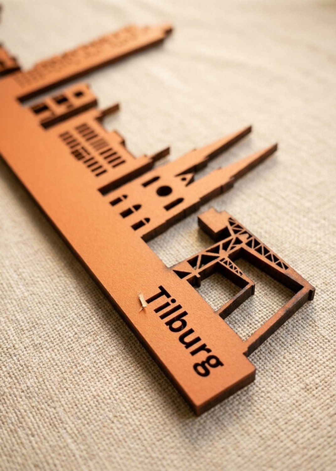 Houten Skyline Tilburg | Wanddecoratie voor aan de muur | Oranje MDF | 100 cm breed