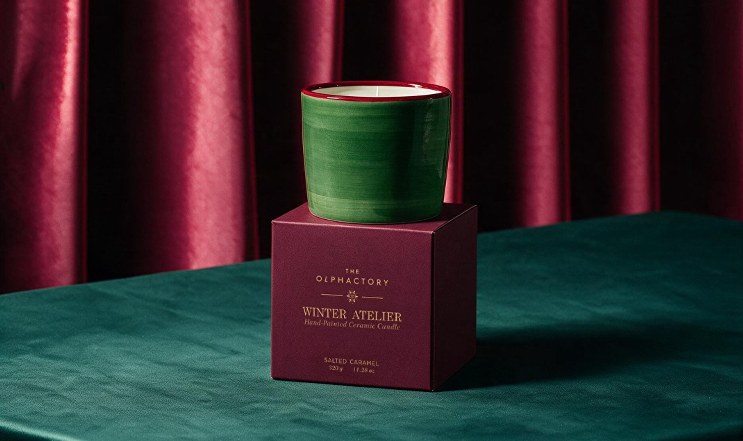 The Olphactory Cented Candle Full Color Winter Atelier Salted Caramel geurkaars 320gr groen