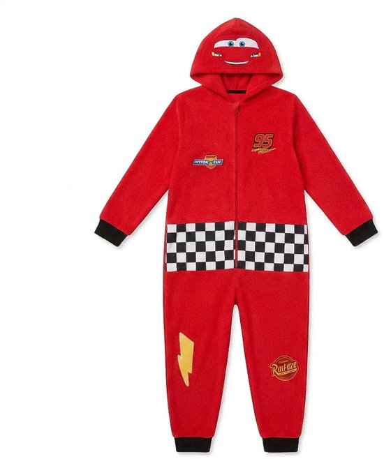 Rode onesie met Lightning McQueen-capuchon, geruit patroon, nummer 95 en bliksemschicht-accenten.