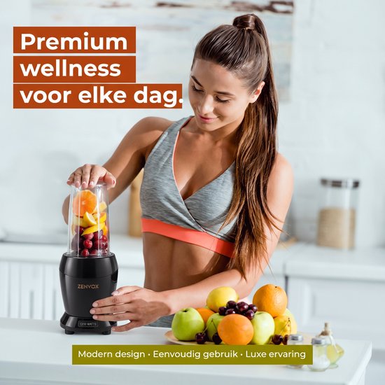 Vrouw in sportkleding bereidt een smoothie met een zwarte Zenvox 1200W blender. Tekst: Premium wellness.