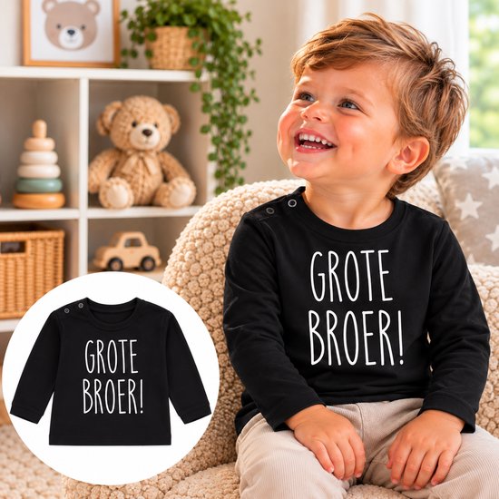 Zwart shirt met lange mouwen en de witte tekst 'GROTE BROER!' gedragen door een lachend jongetje.